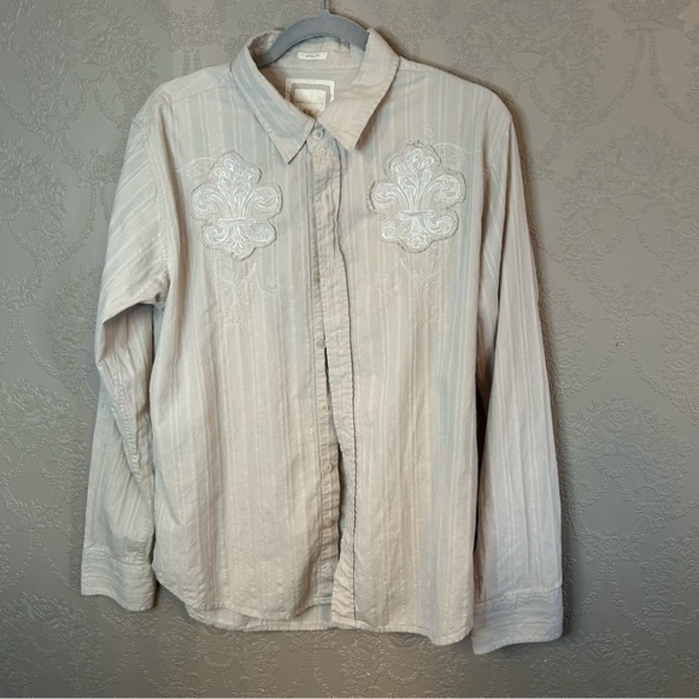 BKE Slim Fit button down shirt Large Cream fleur western great condition